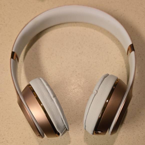 Solo3 Wireless Headphones - Gold - Picture 2 of 13
